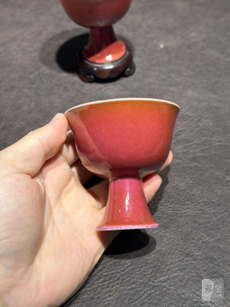 清雍正 胭脂釉高足杯一对（配木座） - 图9